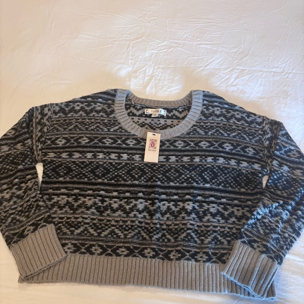 Decree Faire Isle Nordic Black and Gray Cropped‎ Knit Sweater